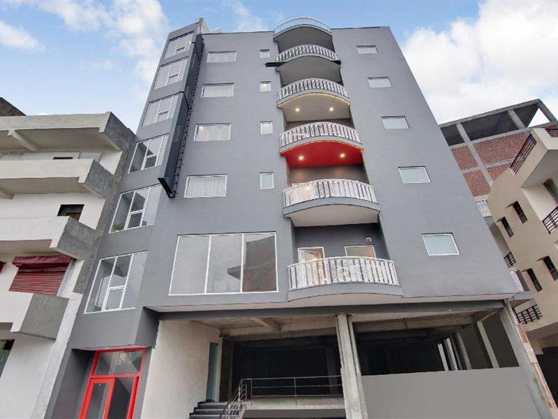 Townhouse Sector 49 Near Logix City Centre Noida Bagian luar foto