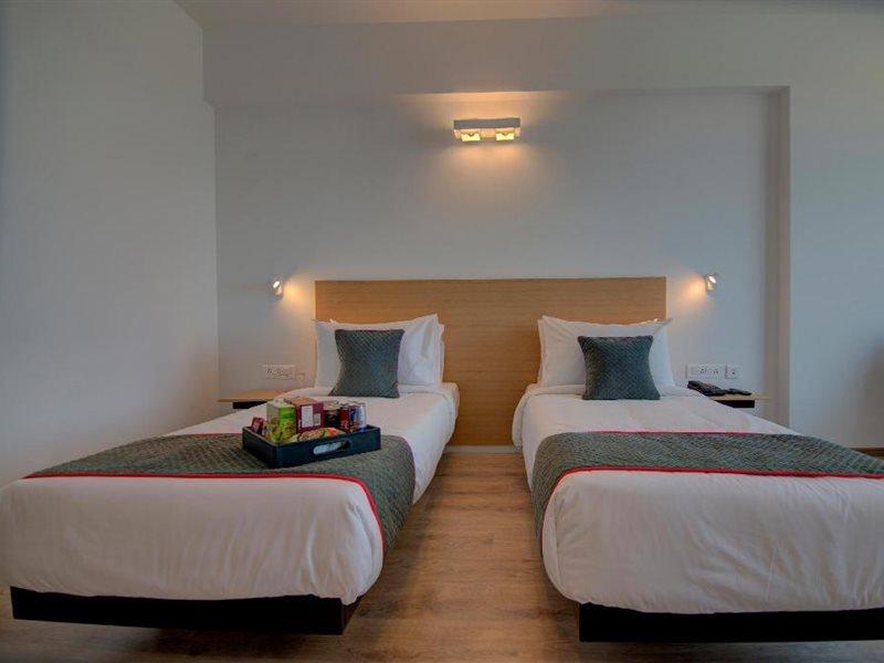 Townhouse Sector 49 Near Logix City Centre Noida Bagian luar foto