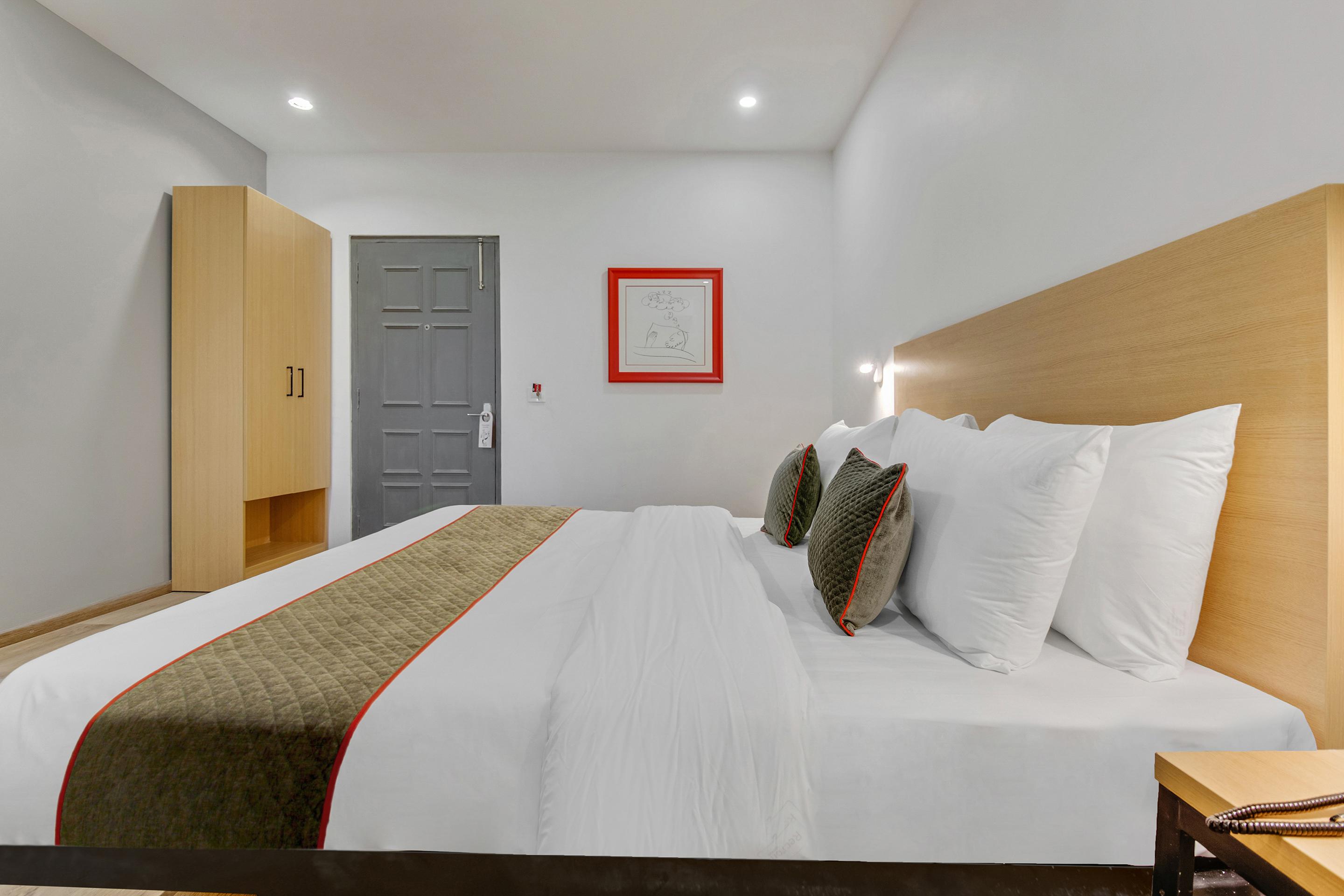 Townhouse Sector 49 Near Logix City Centre Noida Bagian luar foto
