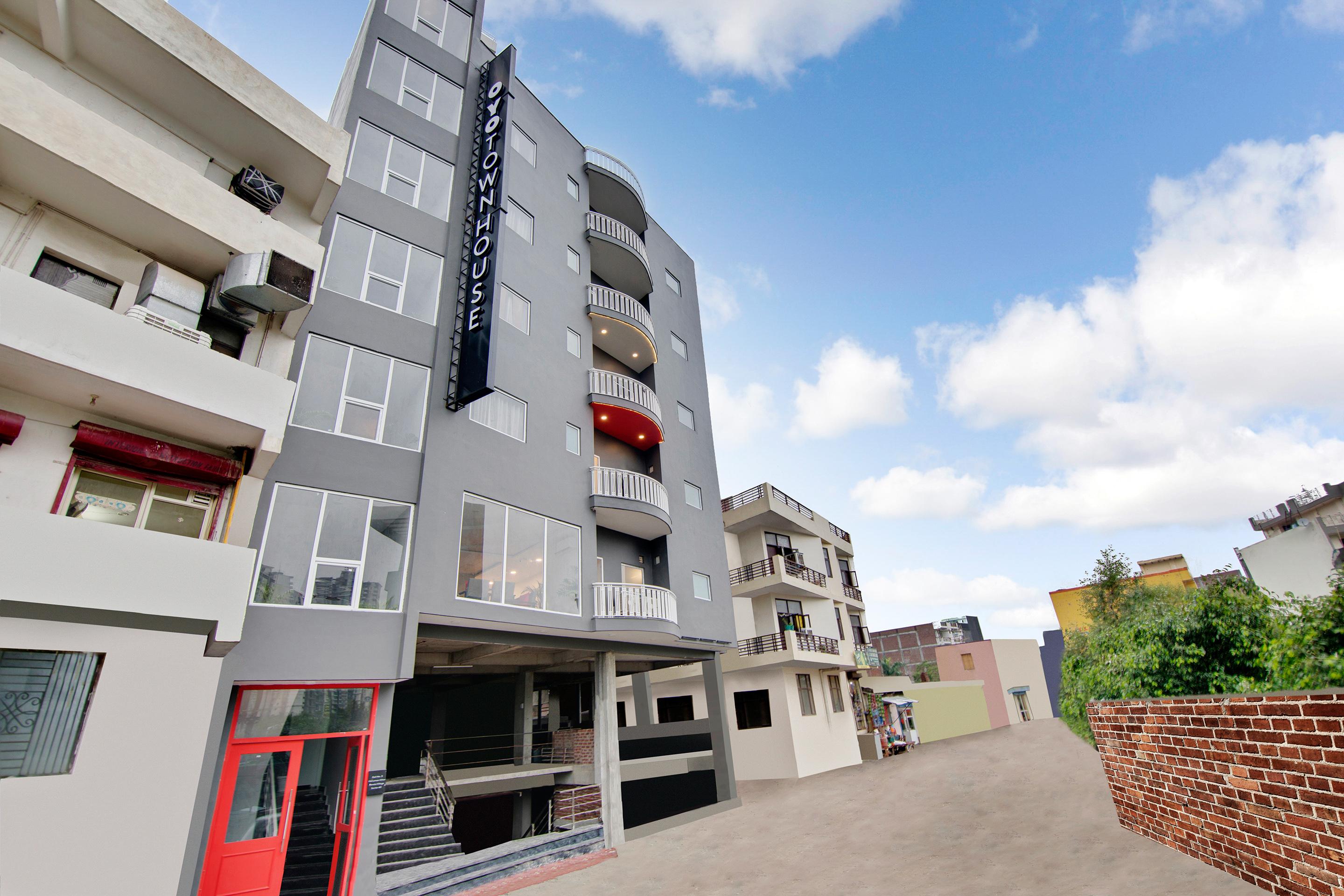 Townhouse Sector 49 Near Logix City Centre Noida Bagian luar foto