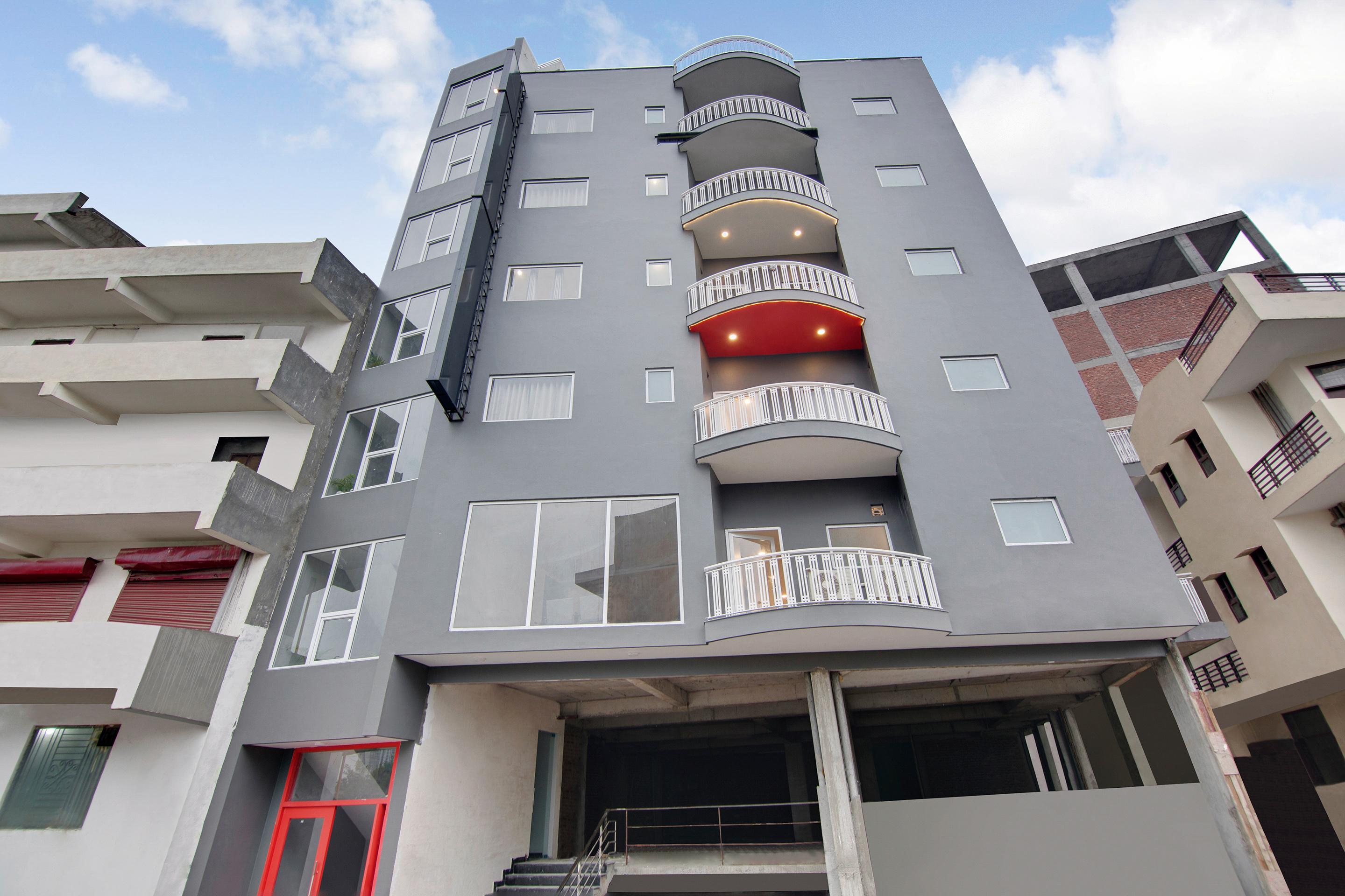 Townhouse Sector 49 Near Logix City Centre Noida Bagian luar foto