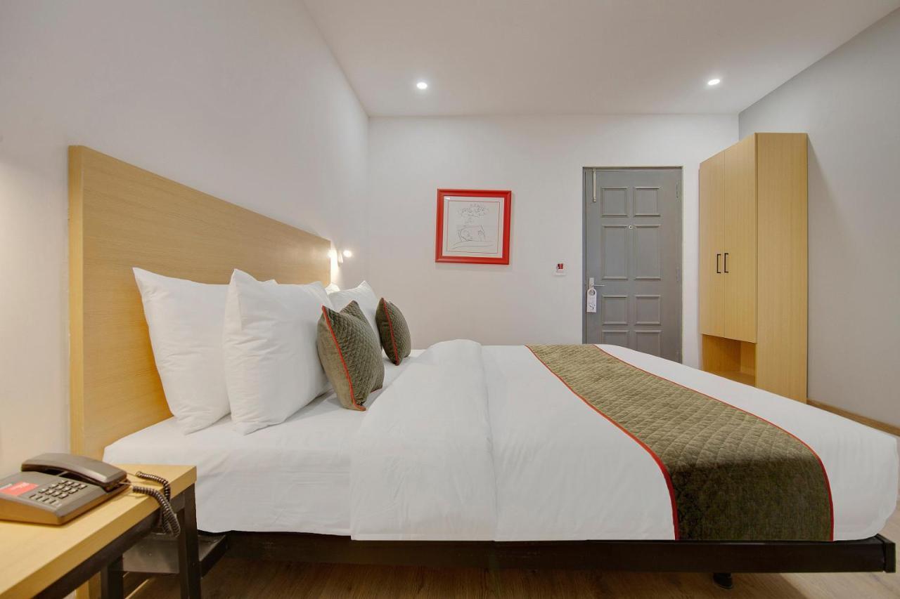 Townhouse Sector 49 Near Logix City Centre Noida Bagian luar foto