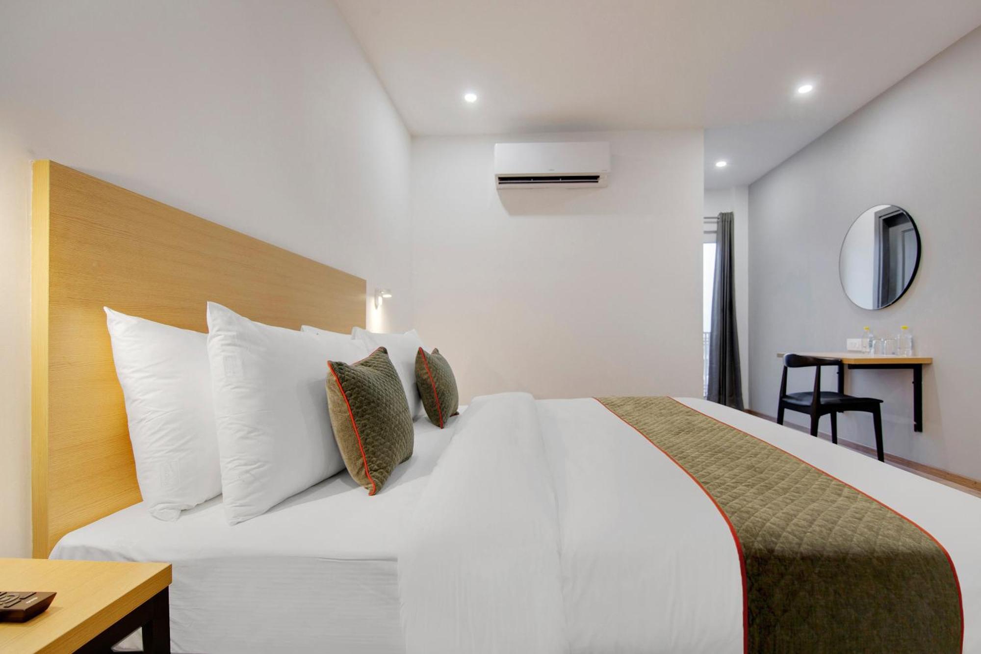 Townhouse Sector 49 Near Logix City Centre Noida Bagian luar foto