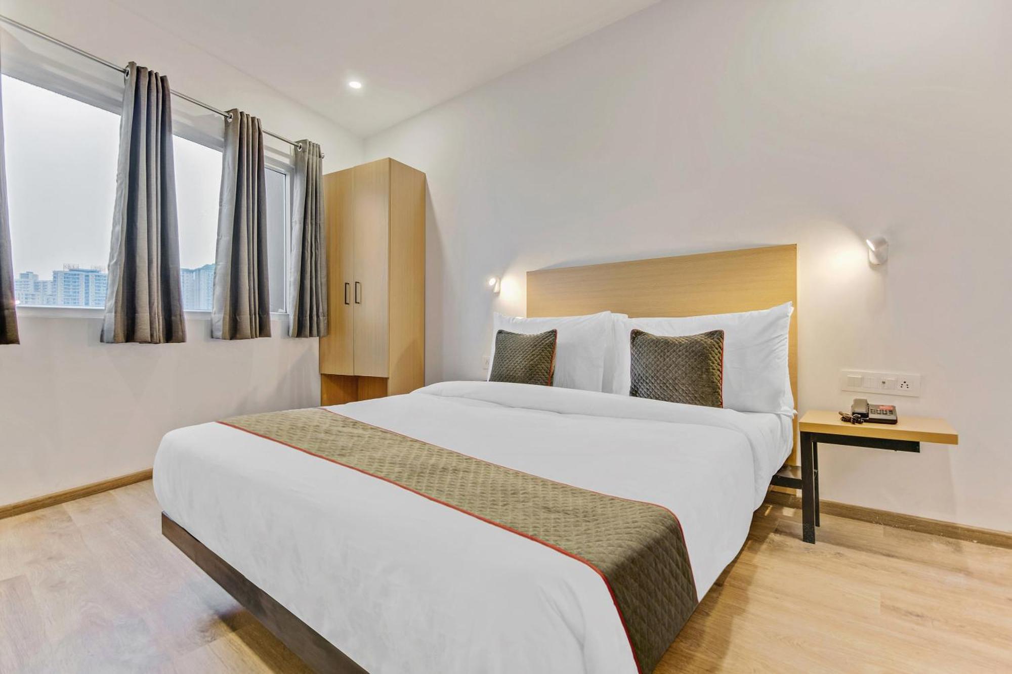 Townhouse Sector 49 Near Logix City Centre Noida Bagian luar foto