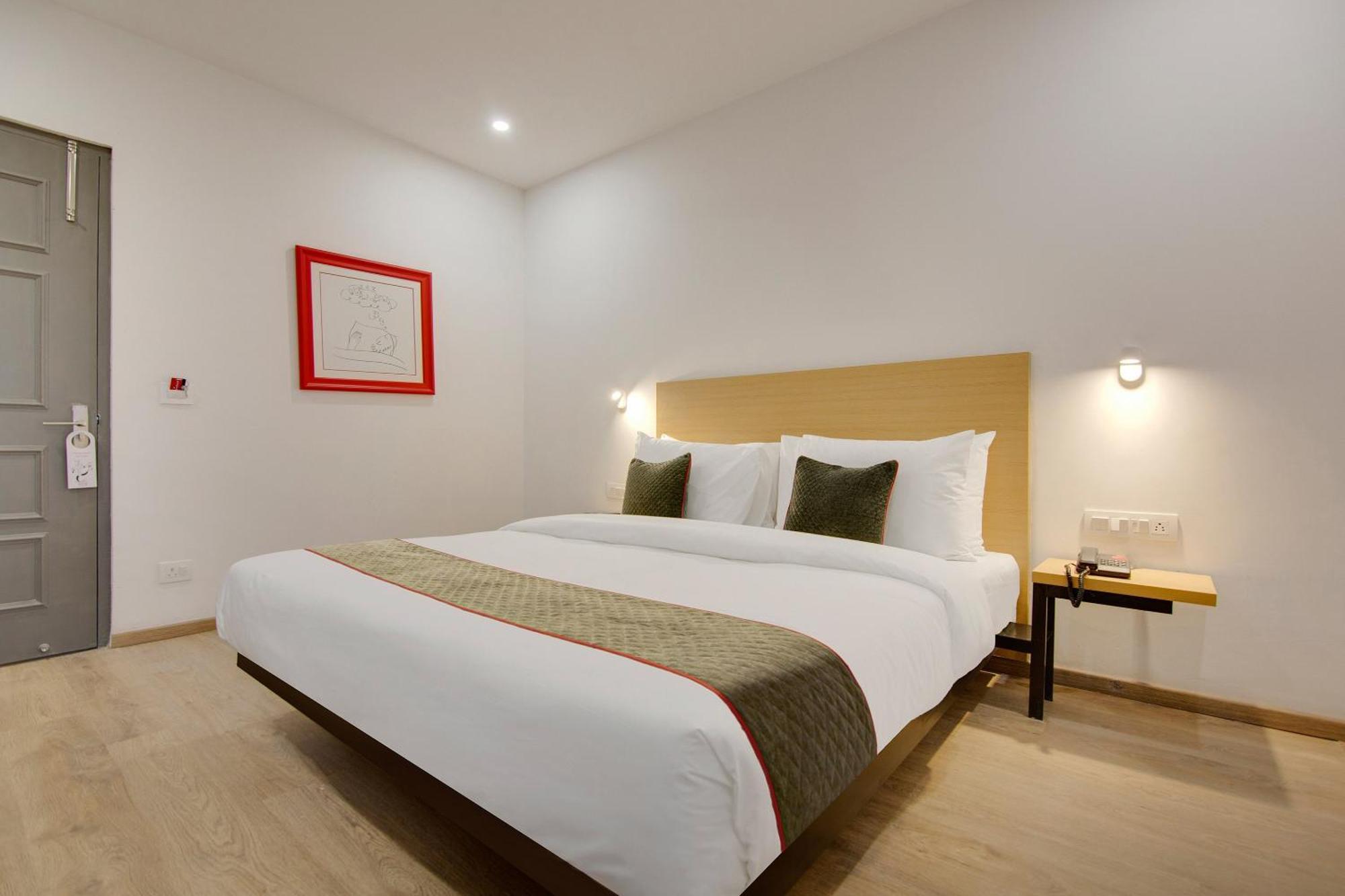 Townhouse Sector 49 Near Logix City Centre Noida Bagian luar foto