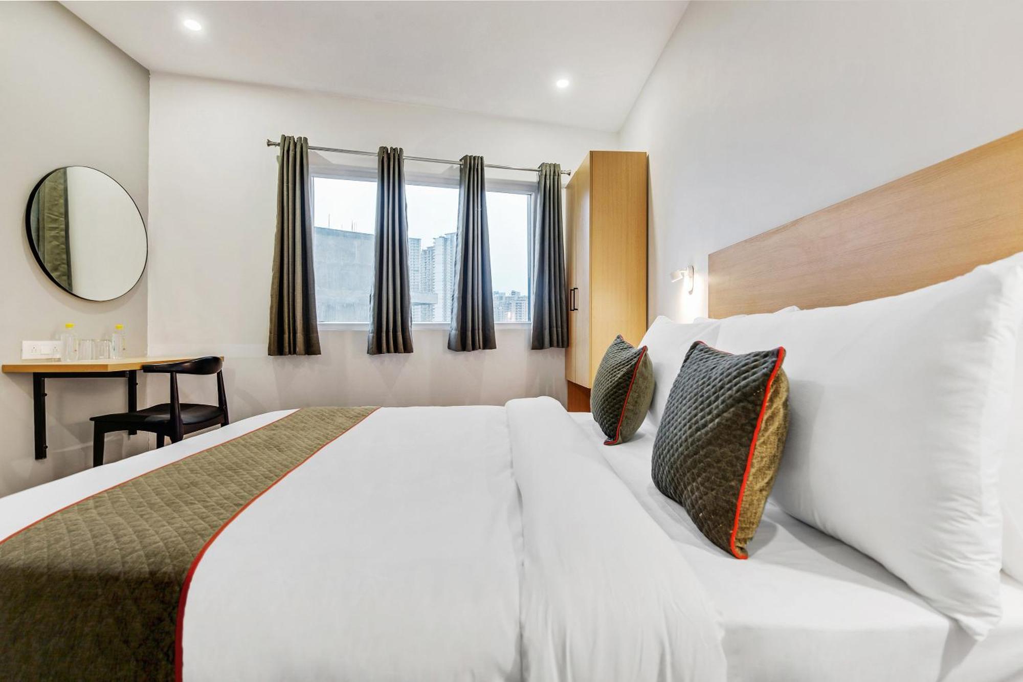Townhouse Sector 49 Near Logix City Centre Noida Bagian luar foto