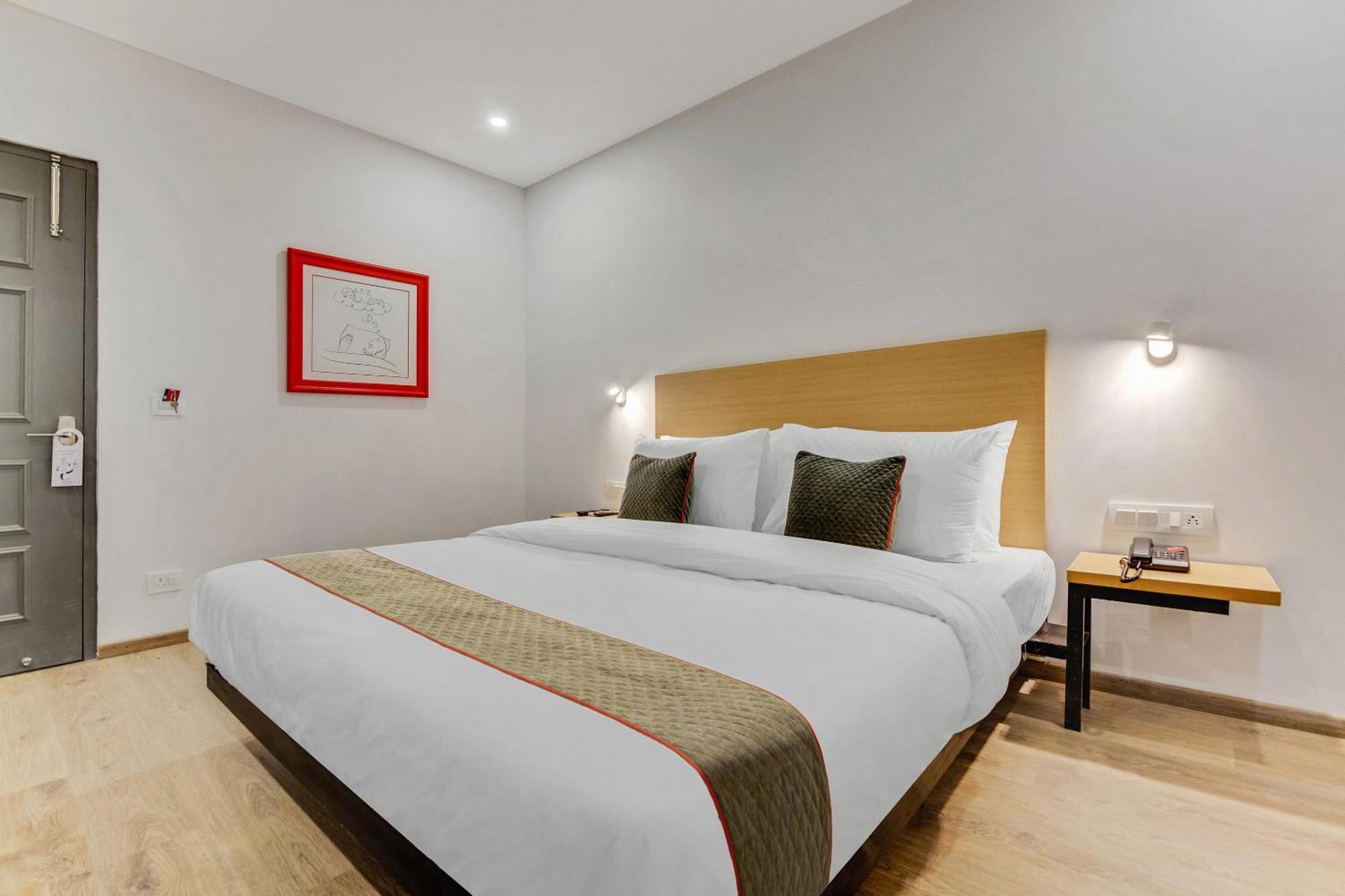 Townhouse Sector 49 Near Logix City Centre Noida Bagian luar foto
