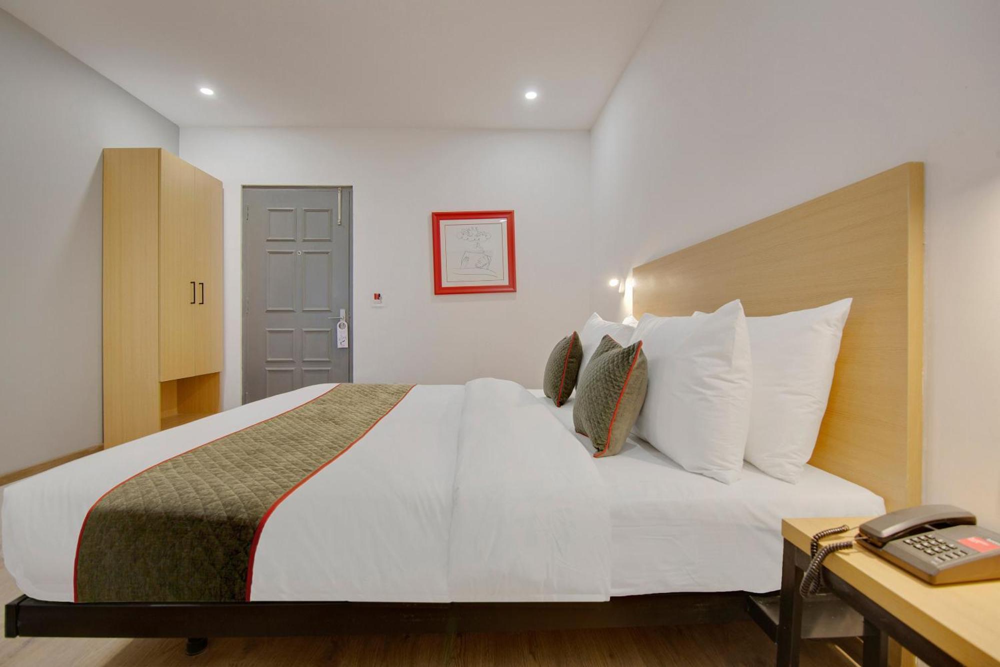 Townhouse Sector 49 Near Logix City Centre Noida Bagian luar foto