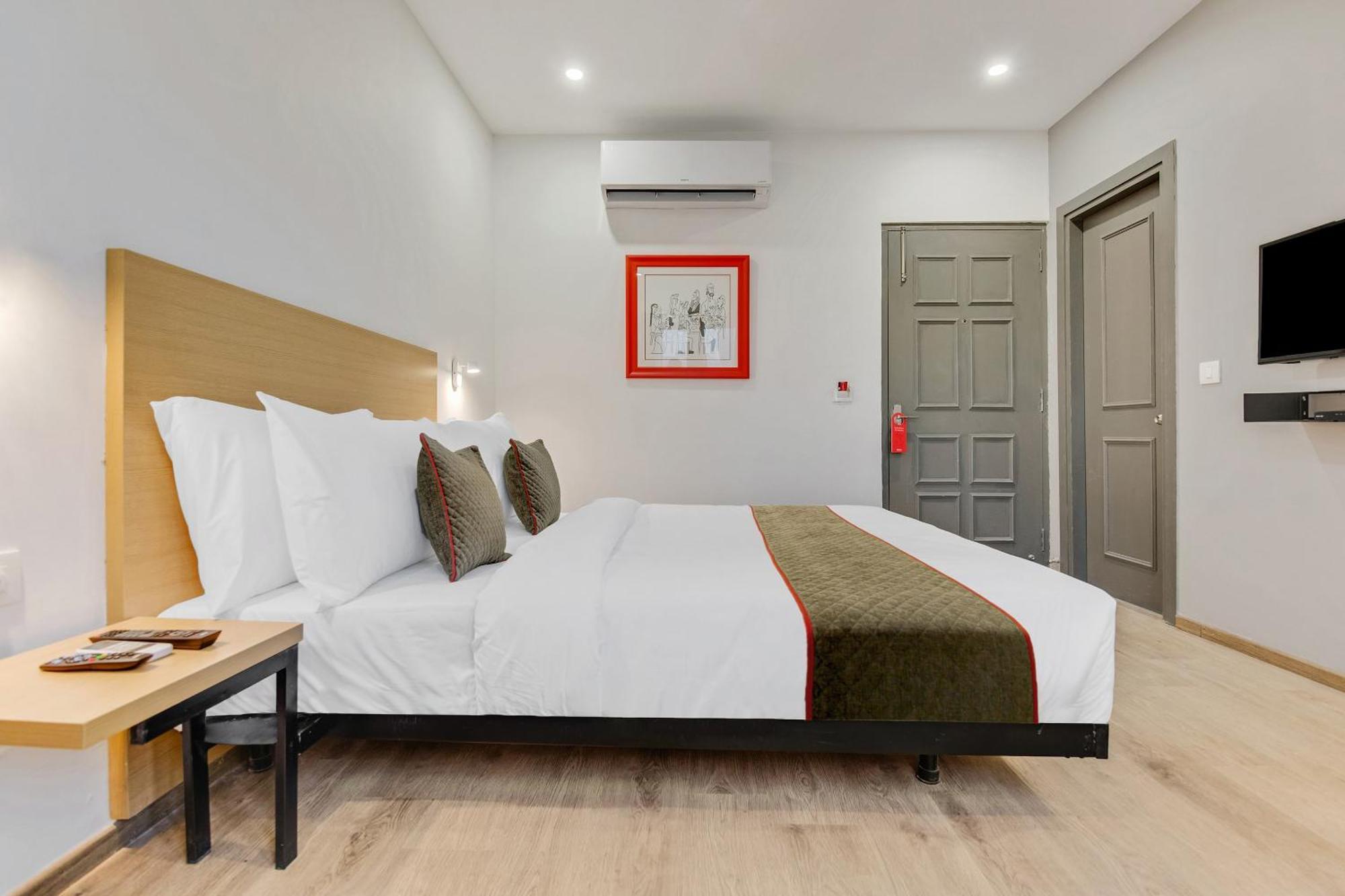 Townhouse Sector 49 Near Logix City Centre Noida Bagian luar foto