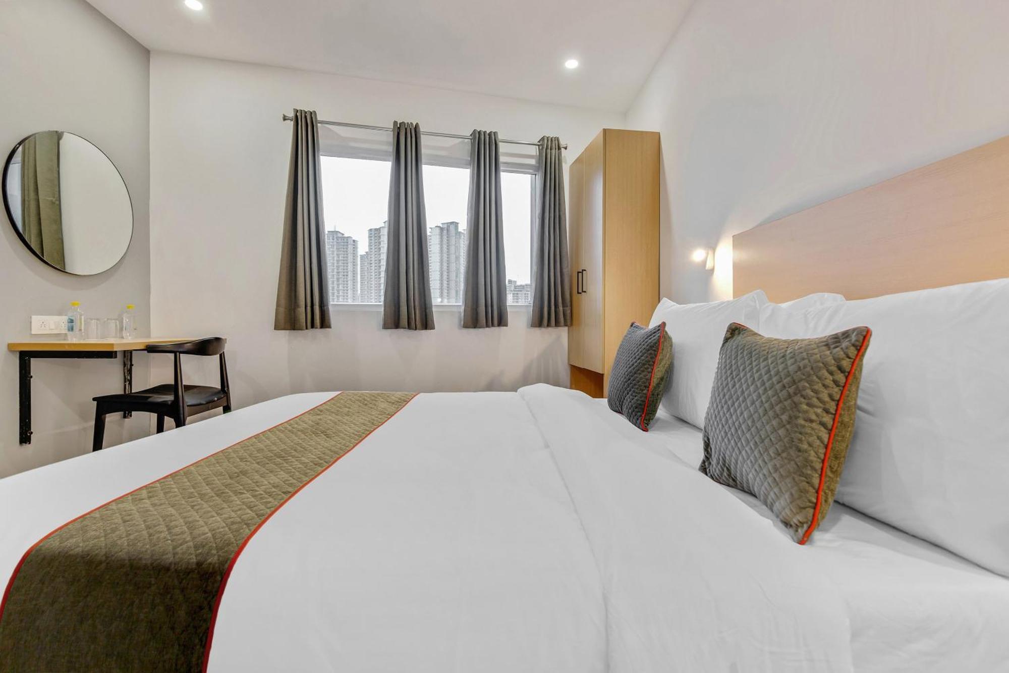 Townhouse Sector 49 Near Logix City Centre Noida Bagian luar foto
