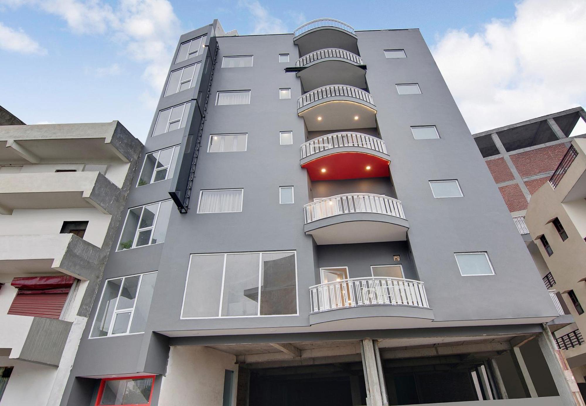 Townhouse Sector 49 Near Logix City Centre Noida Bagian luar foto