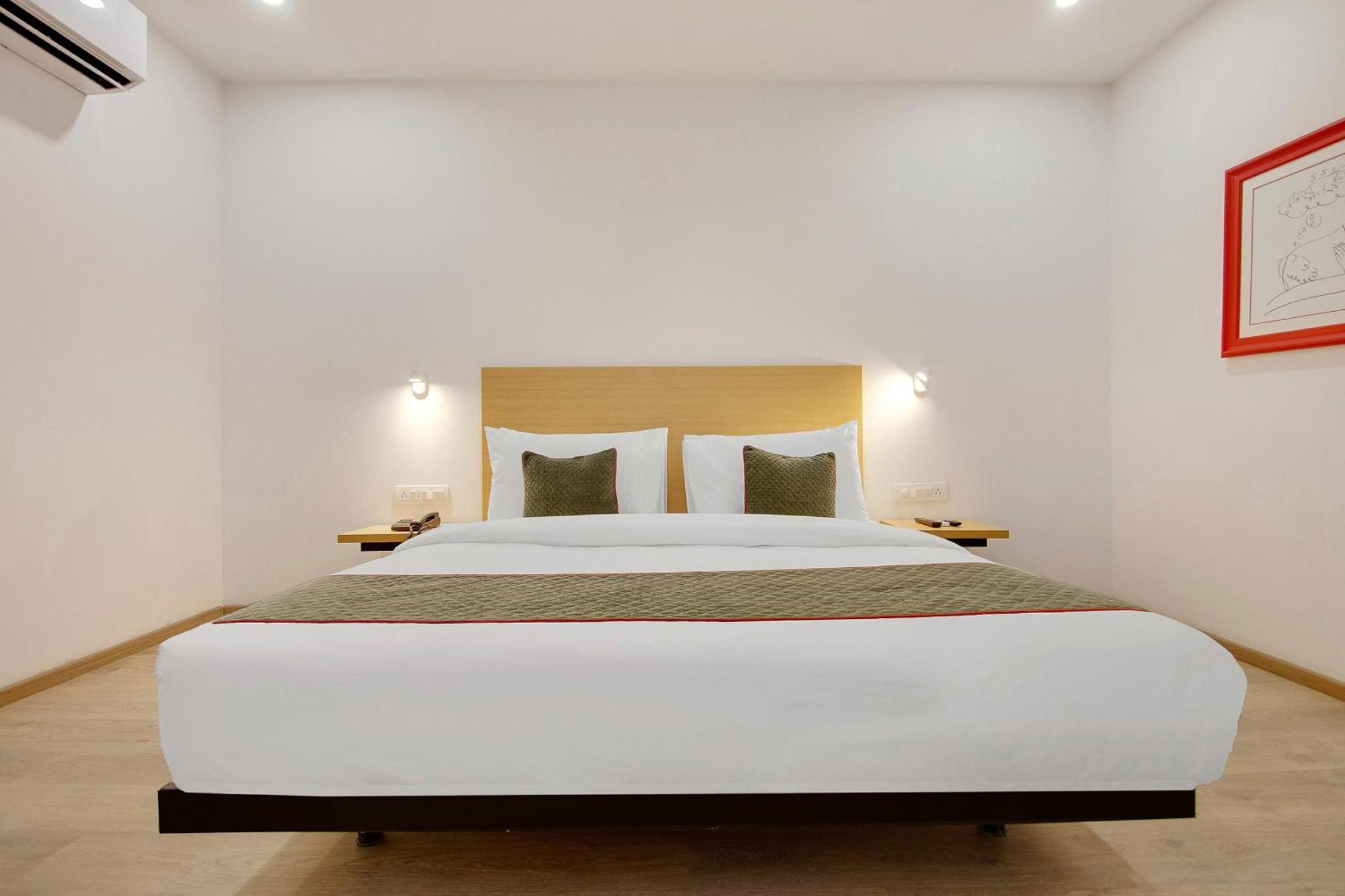 Townhouse Sector 49 Near Logix City Centre Noida Bagian luar foto