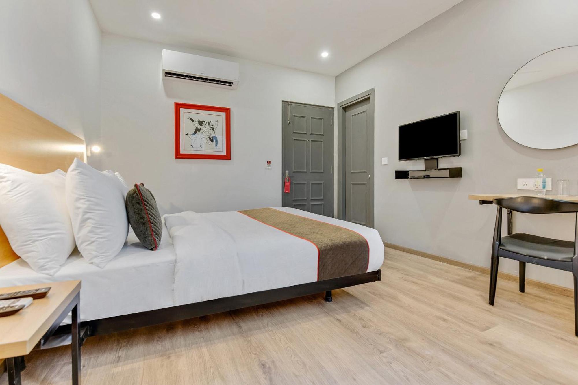 Townhouse Sector 49 Near Logix City Centre Noida Bagian luar foto