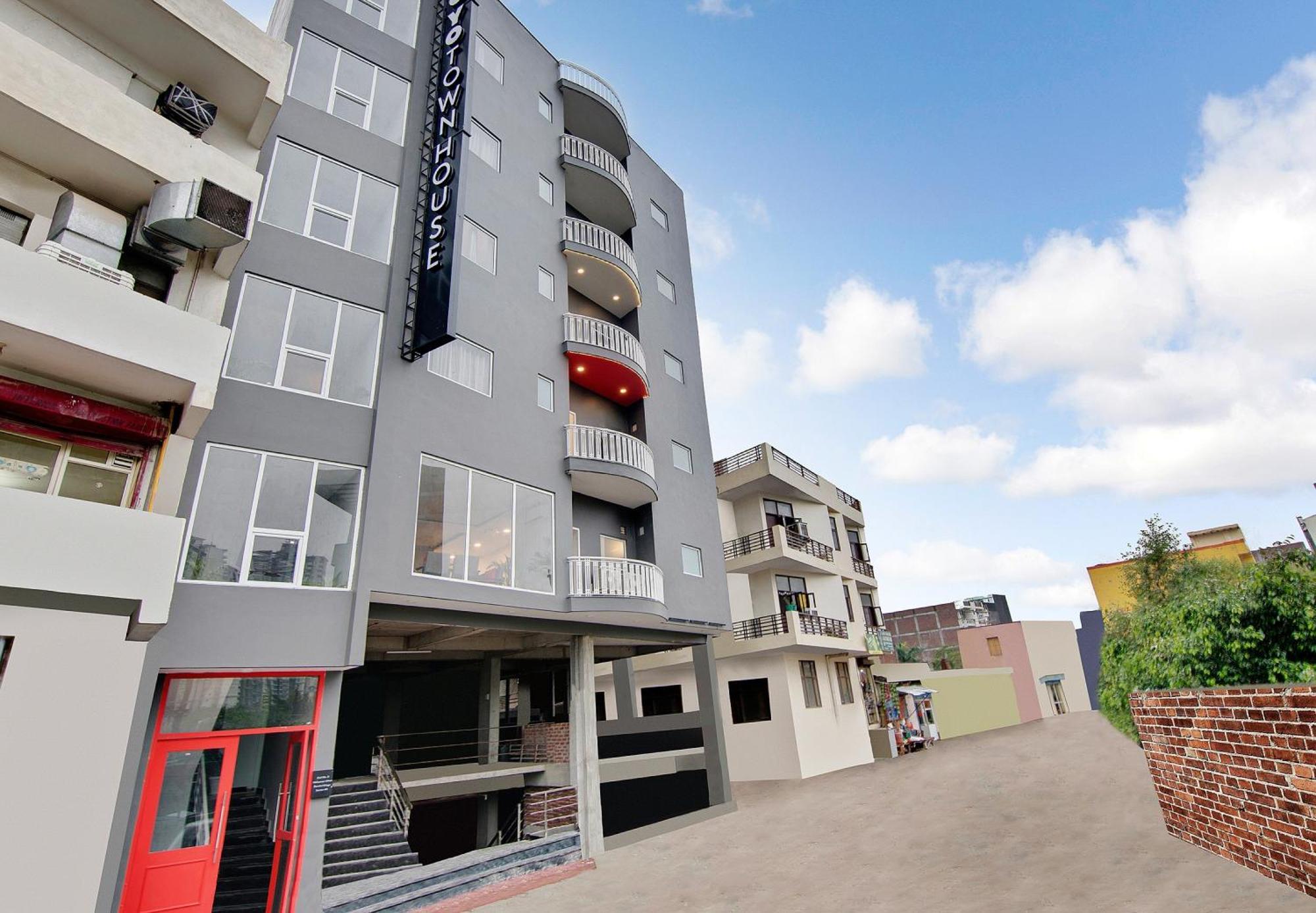 Townhouse Sector 49 Near Logix City Centre Noida Bagian luar foto