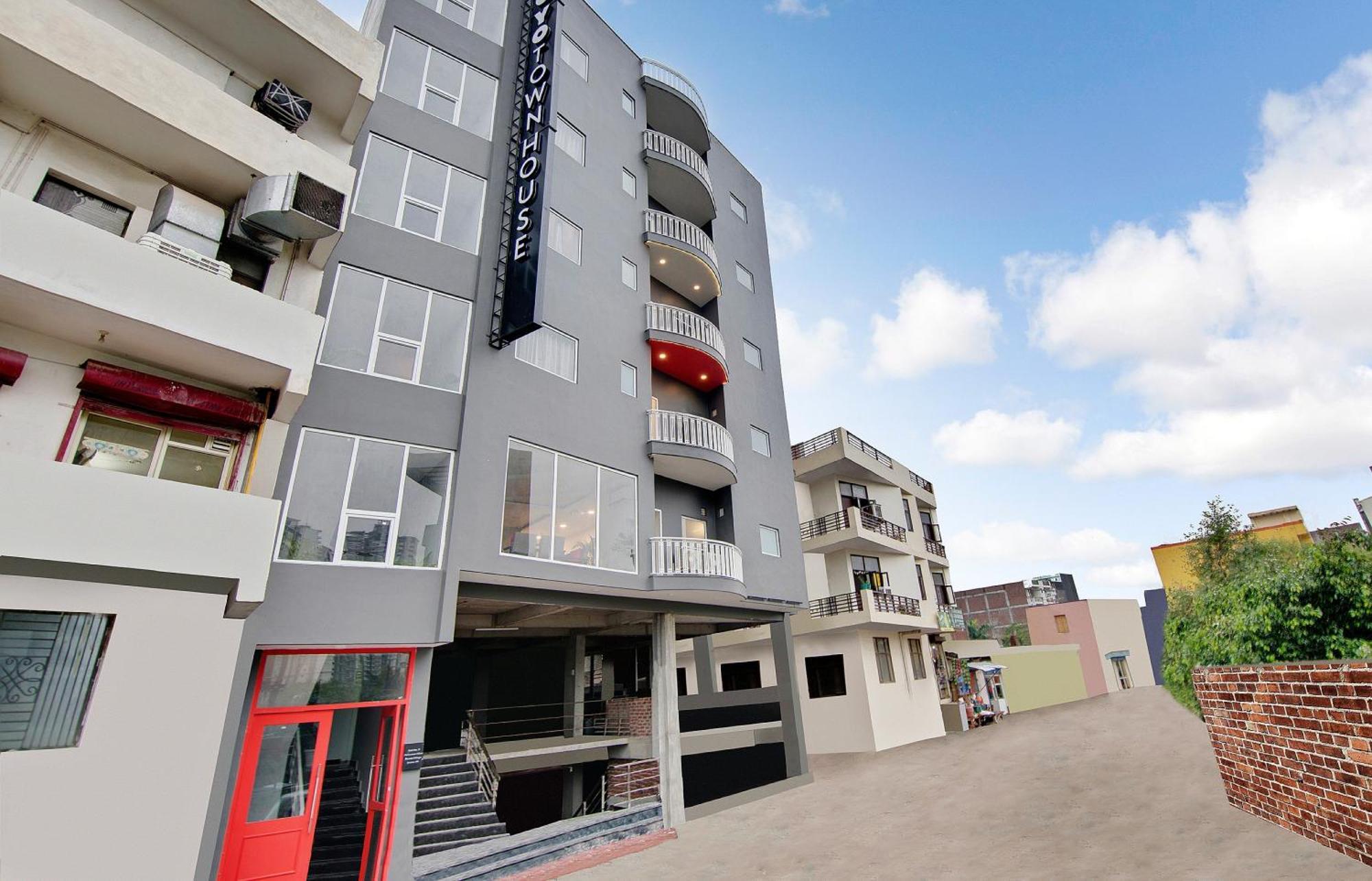 Townhouse Sector 49 Near Logix City Centre Noida Bagian luar foto