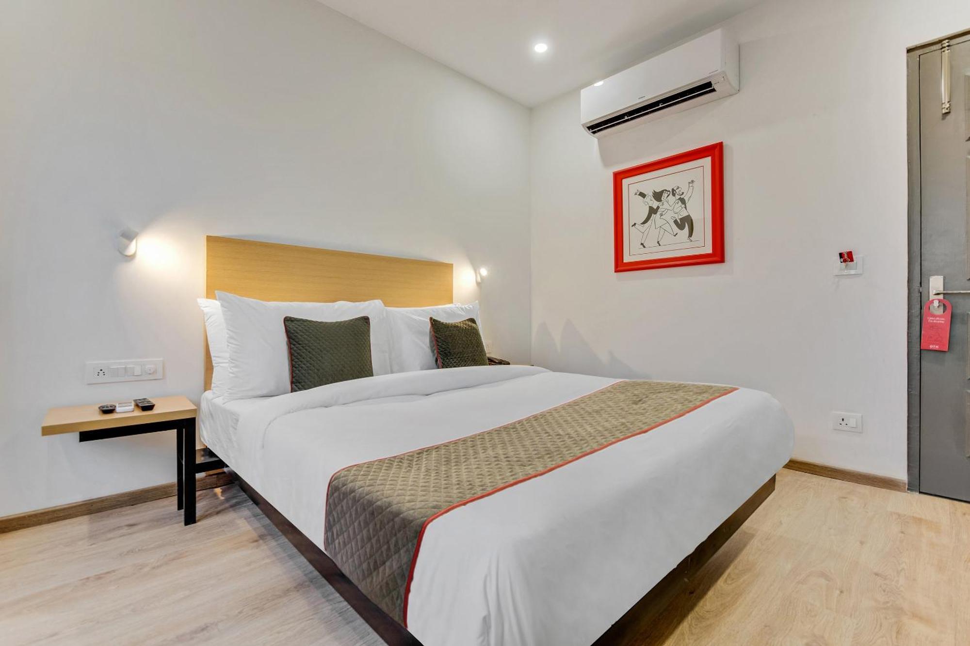 Townhouse Sector 49 Near Logix City Centre Noida Bagian luar foto