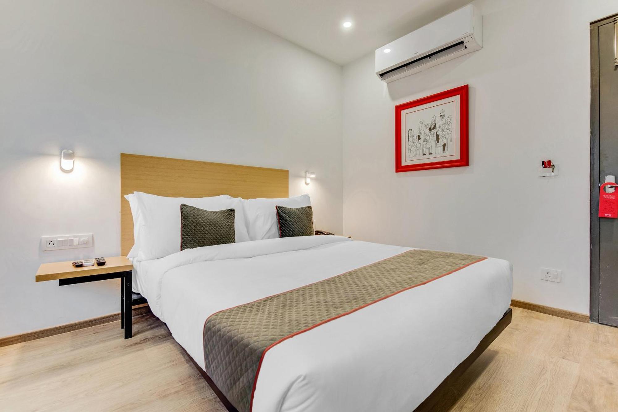 Townhouse Sector 49 Near Logix City Centre Noida Bagian luar foto
