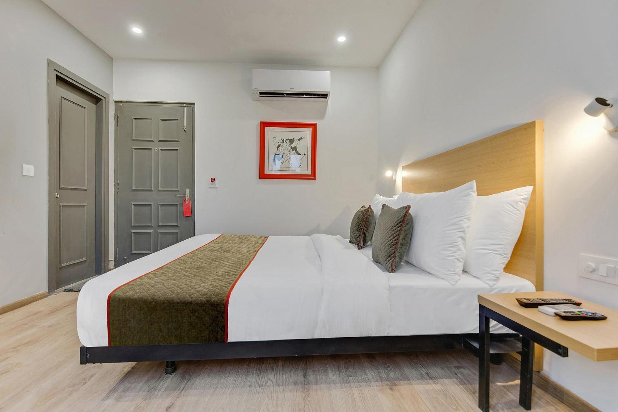 Townhouse Sector 49 Near Logix City Centre Noida Bagian luar foto