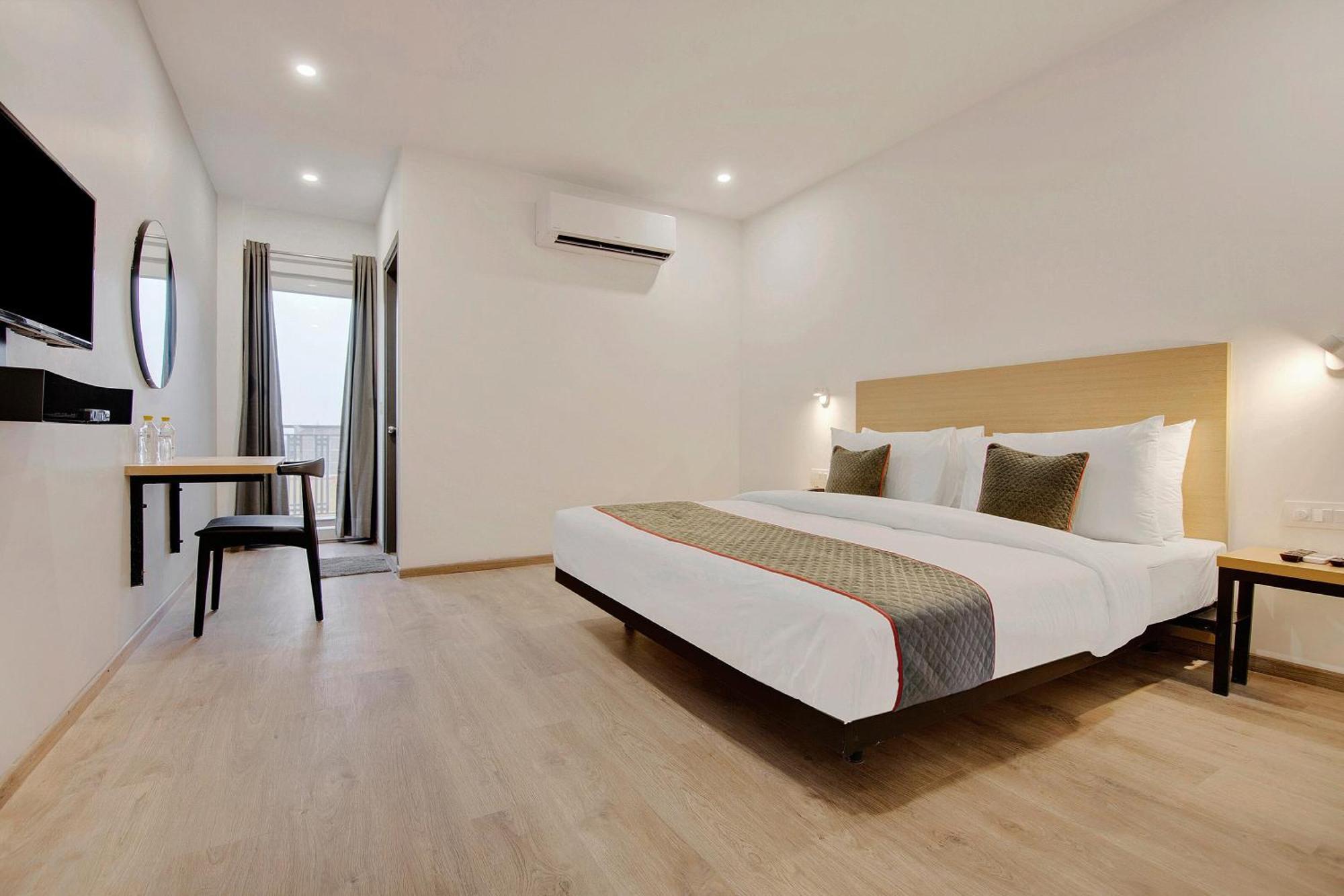 Townhouse Sector 49 Near Logix City Centre Noida Bagian luar foto