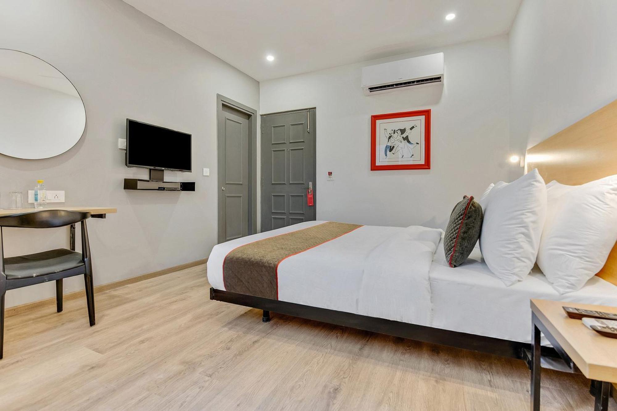 Townhouse Sector 49 Near Logix City Centre Noida Bagian luar foto